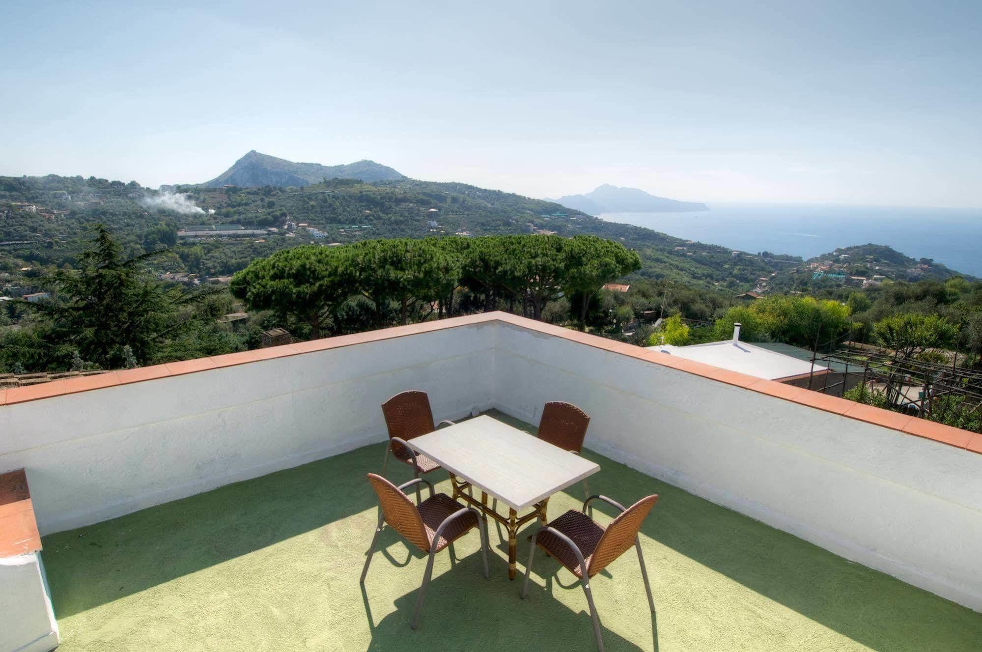 Freedom Holiday Residence Massa Lubrense Buitenkant foto