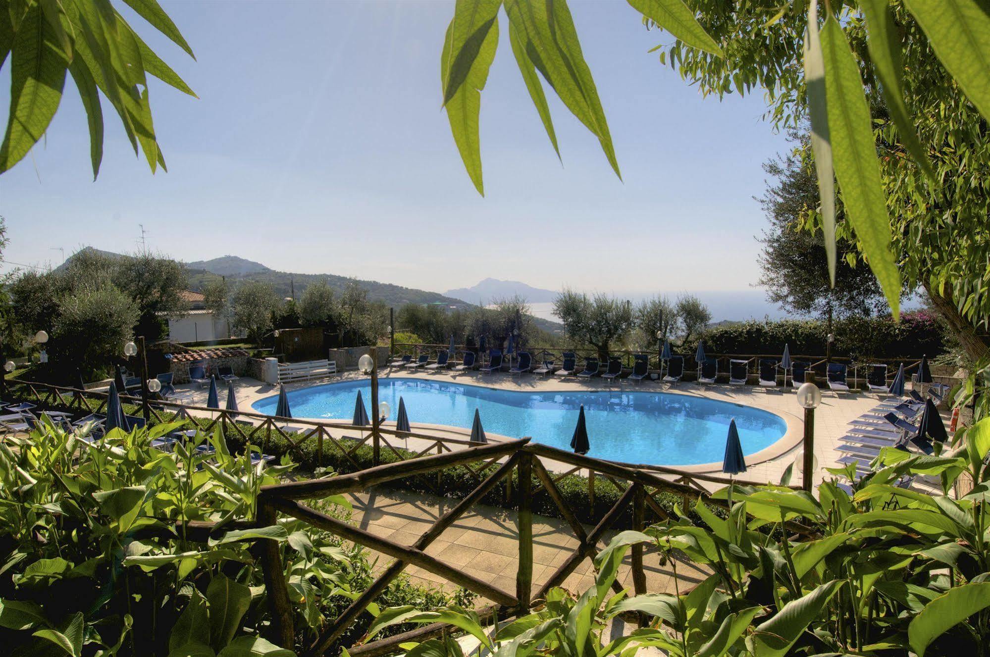 Freedom Holiday Residence Massa Lubrense Buitenkant foto