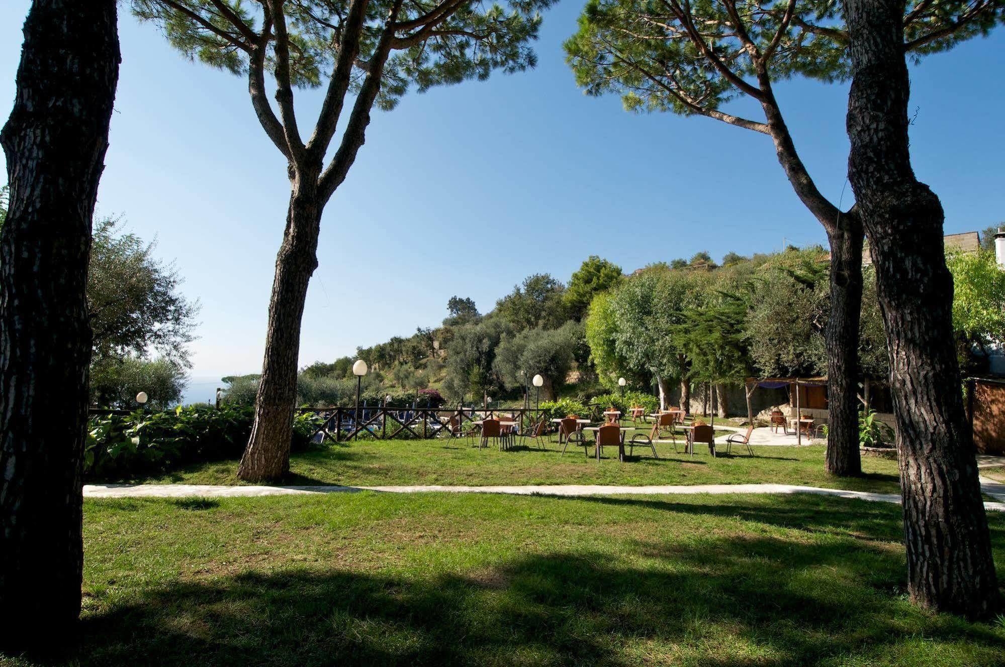 Freedom Holiday Residence Massa Lubrense Buitenkant foto