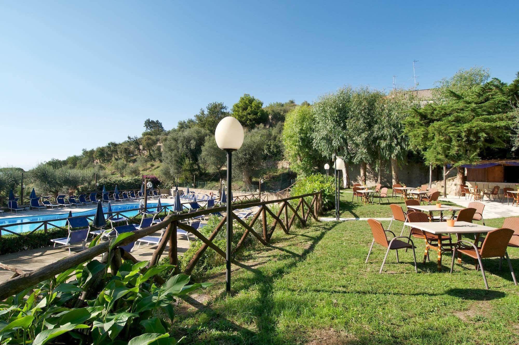 Freedom Holiday Residence Massa Lubrense Buitenkant foto