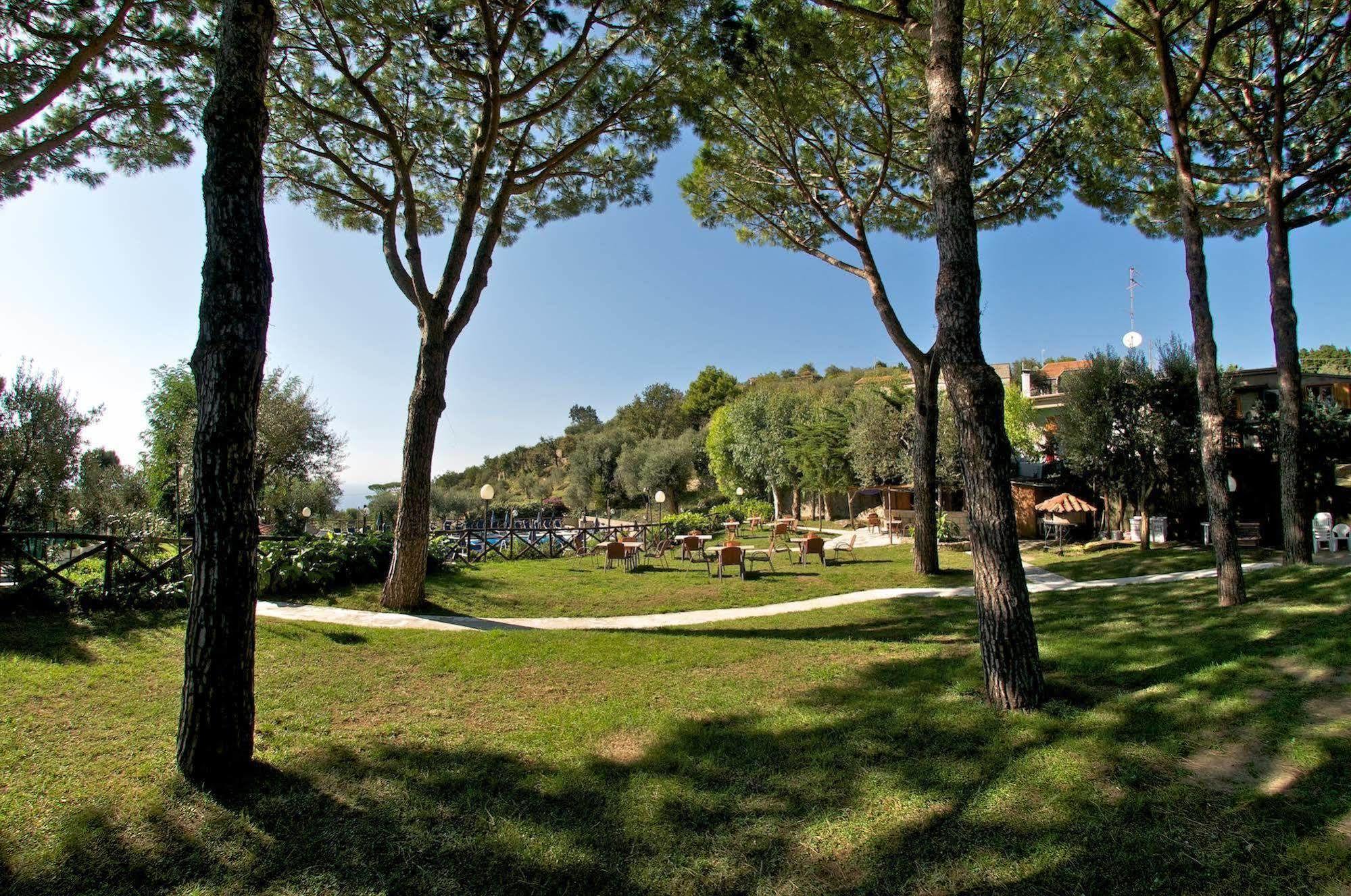 Freedom Holiday Residence Massa Lubrense Buitenkant foto
