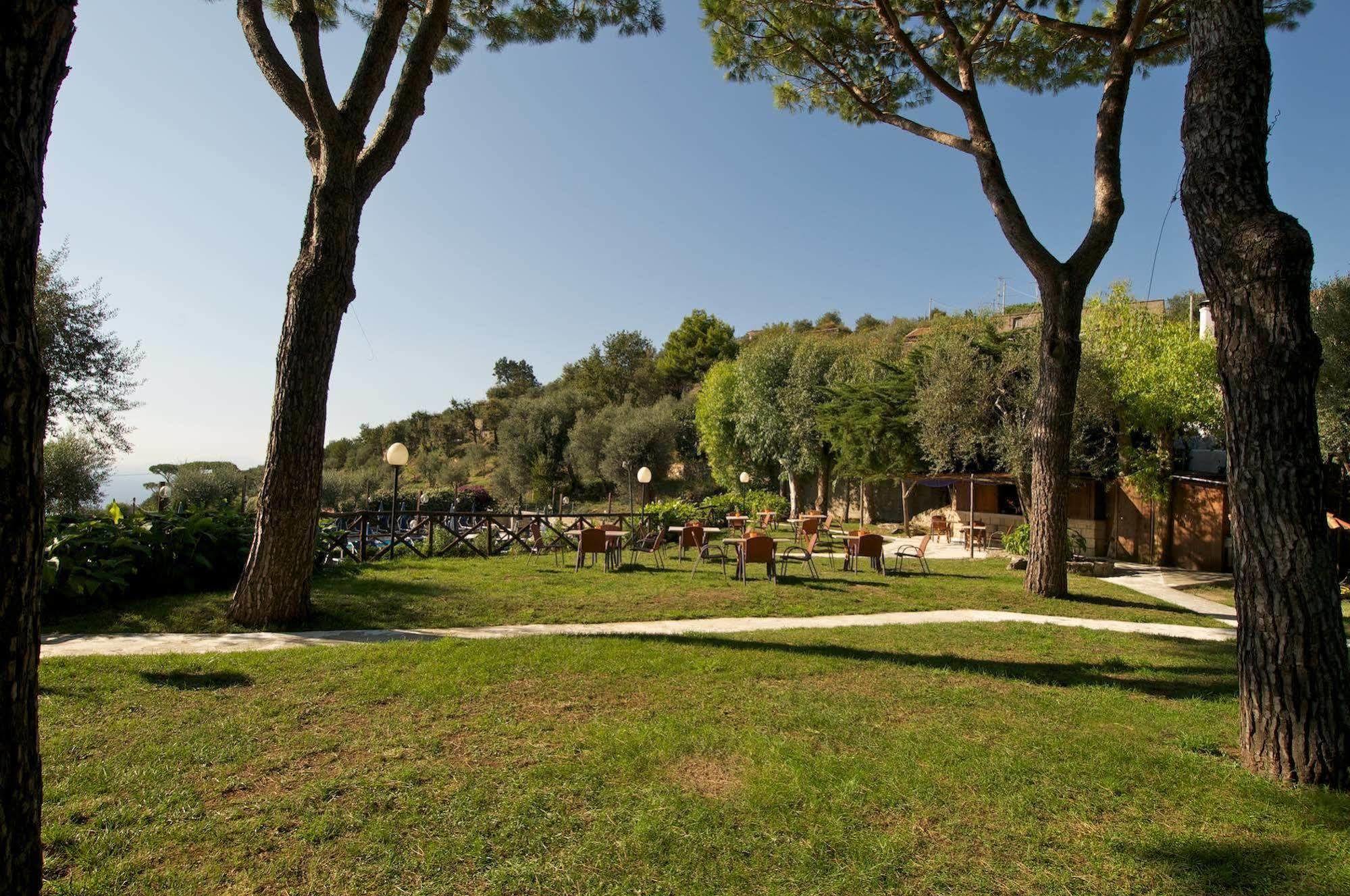 Freedom Holiday Residence Massa Lubrense Buitenkant foto